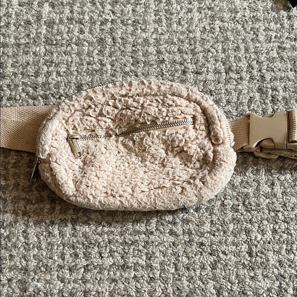 🤎 Wild Fable Tan Fuzzy Belt Bag – Adjustable Strap
